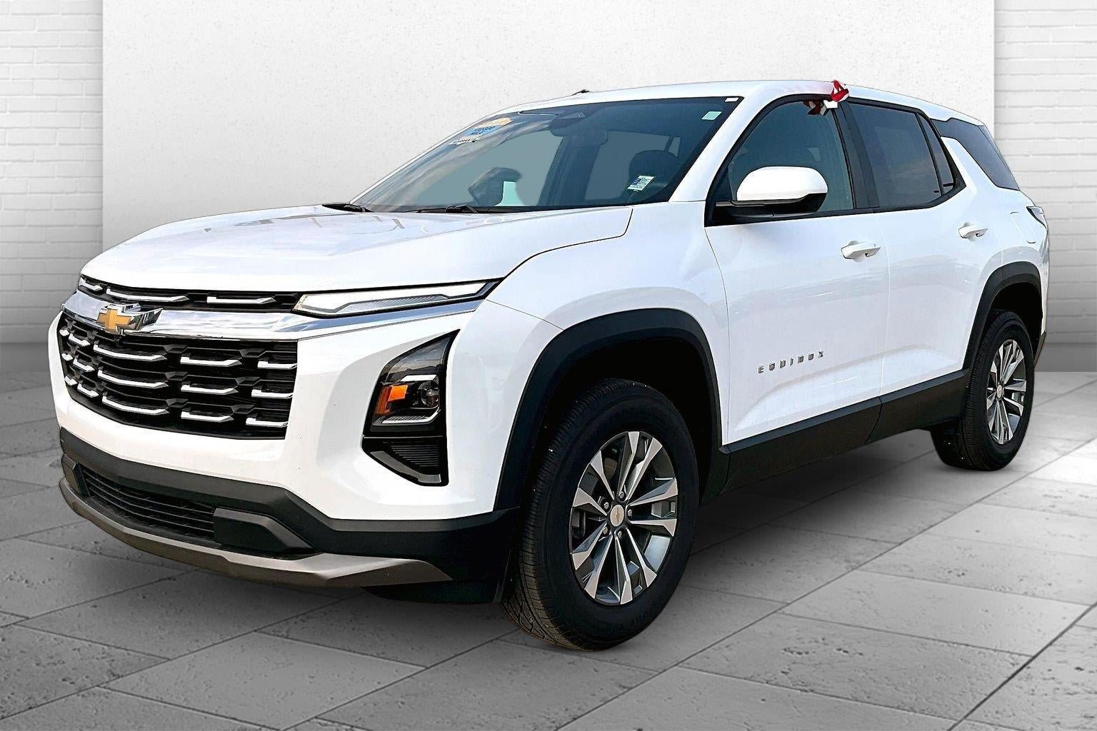 Used 2026 Chevrolet Equinox LT FWD image 3