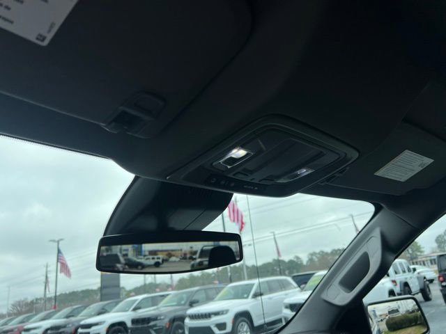 Used 2023 Chevrolet Silverado 1500 Custom image 15