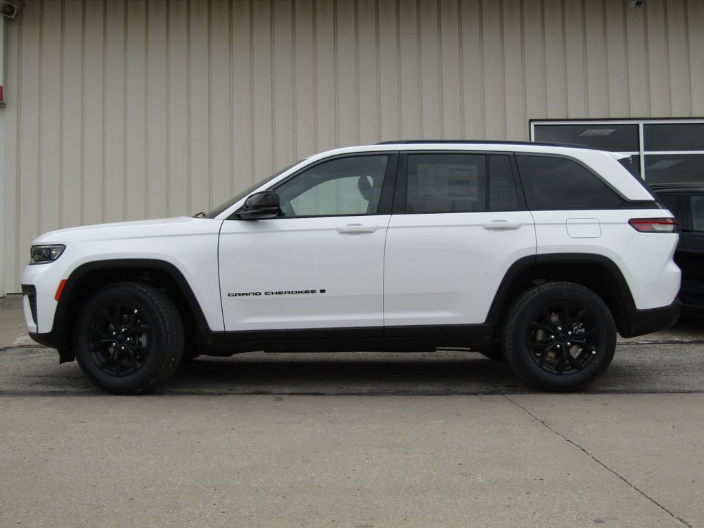 New 2026 Jeep Grand Cherokee Altitude AWD/4WD image 11