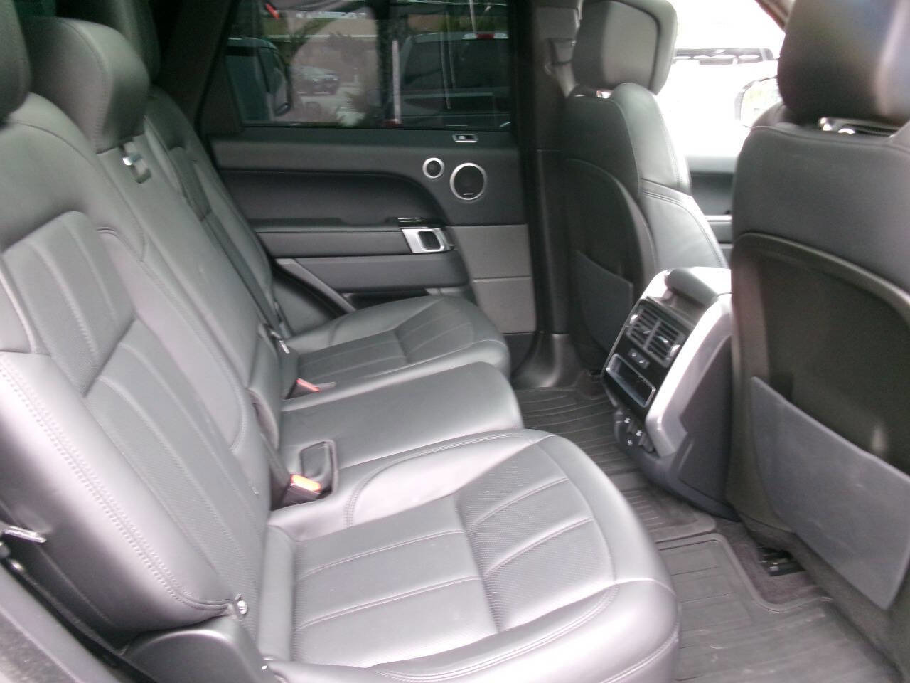 Used 2018 Land Rover Range Rover Sport HSE image 11