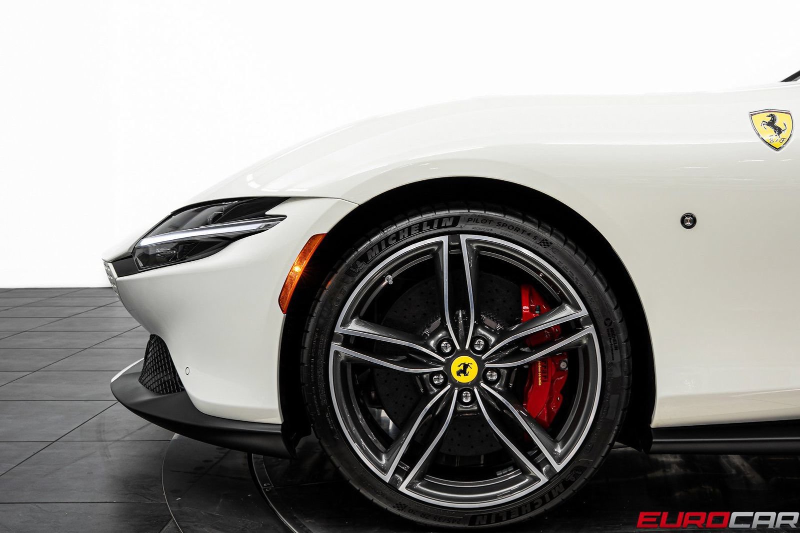 Used 2025 Ferrari Roma Spider RWD image 15