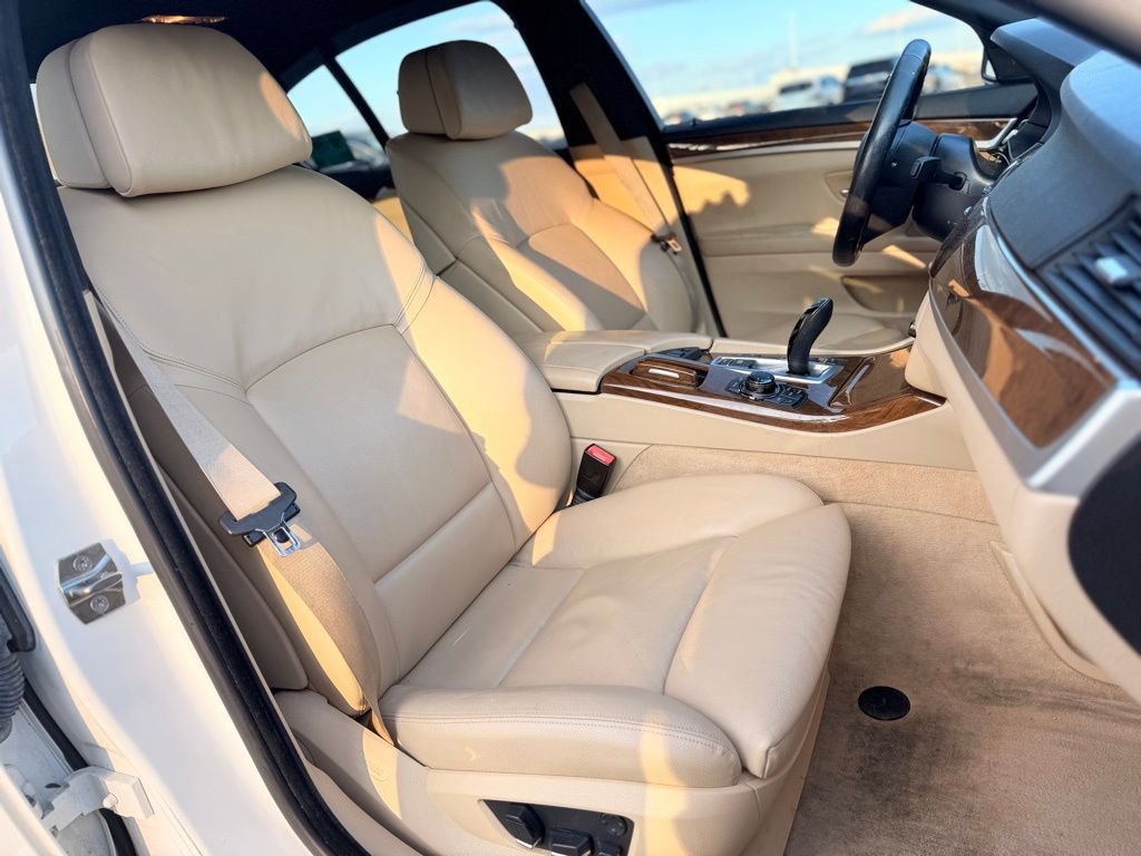 Used 2013 BMW 550i xDrive Sedan AWD/4WD image 11