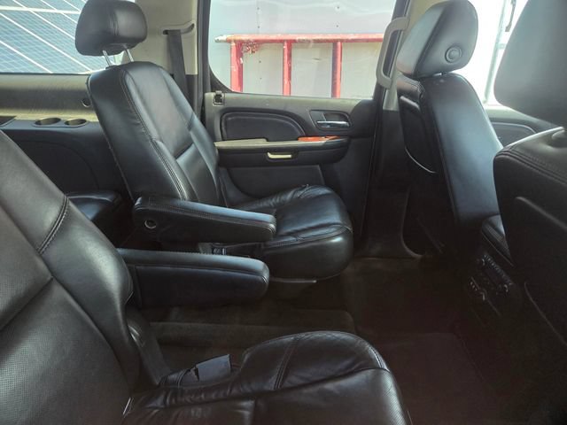 Used 2007 Cadillac Escalade ESV AWD w/ Information Package image 12