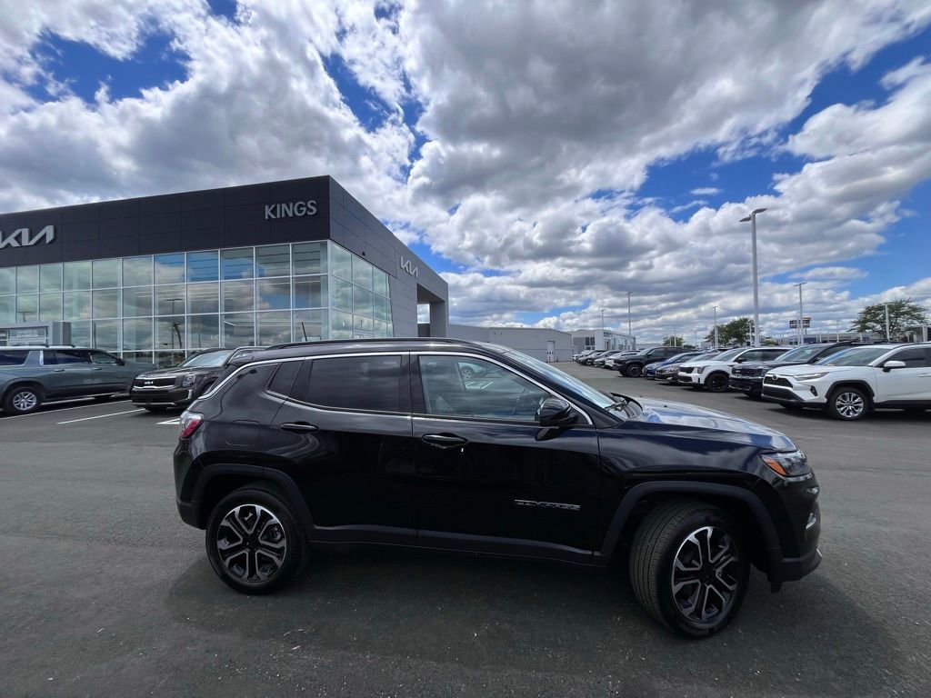 Used 2022 Jeep Compass Limited AWD/4WD image 2
