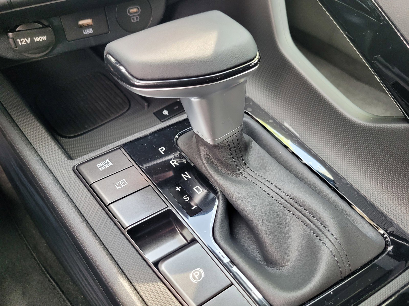 New 2025 Hyundai Elantra SEL image 18