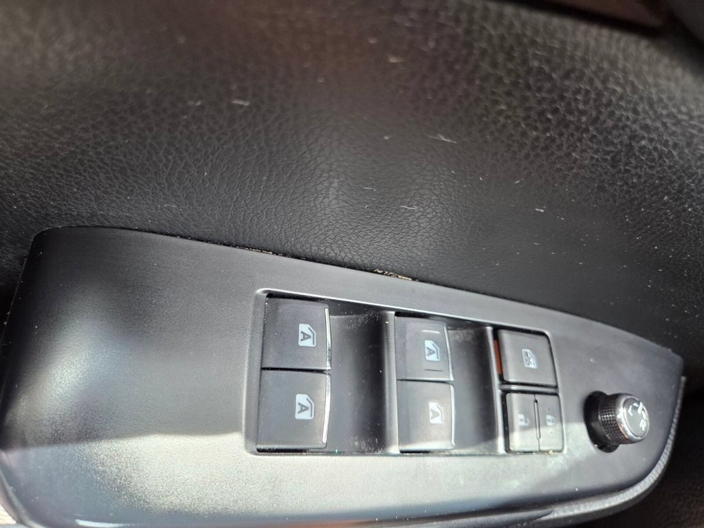 Used 2019 Toyota Highlander Limited FWD image 20