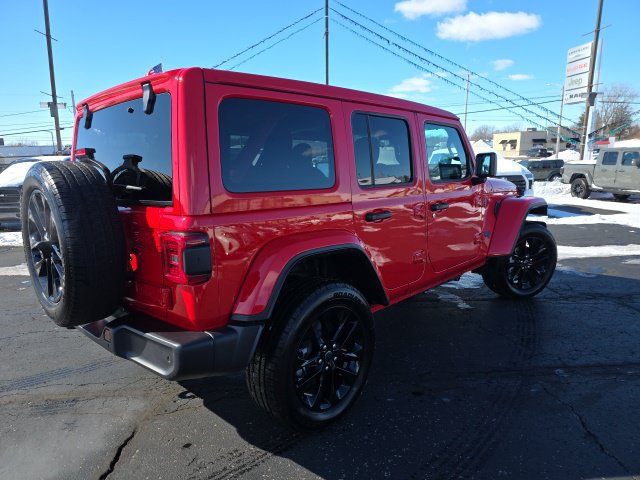 Used 2025 Jeep Wrangler Unlimited Sahara w/ Safety Group AWD/4WD image 6