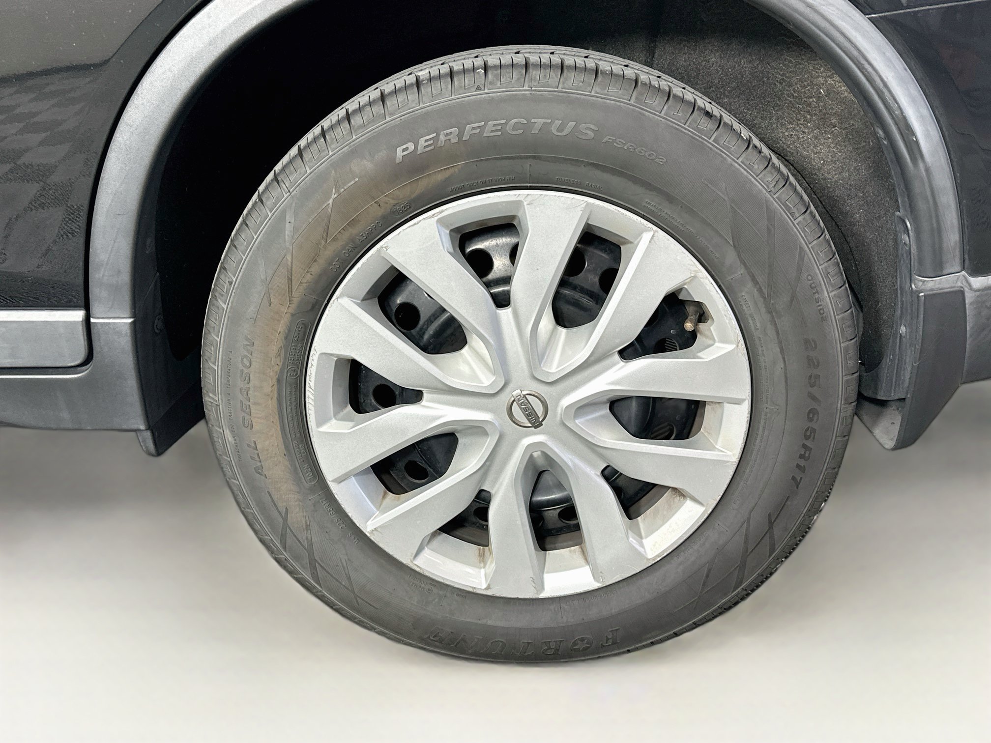 Used 2019 Nissan Rogue S FWD image 11