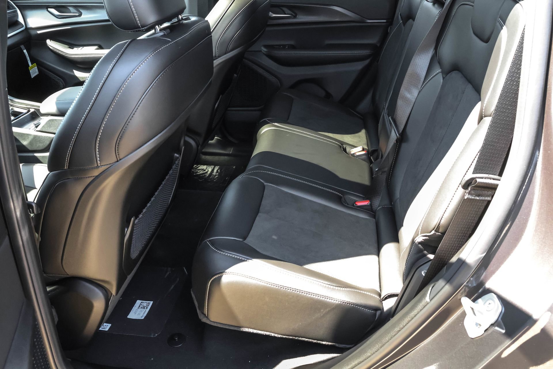 New 2025 Jeep Grand Cherokee Altitude image 15