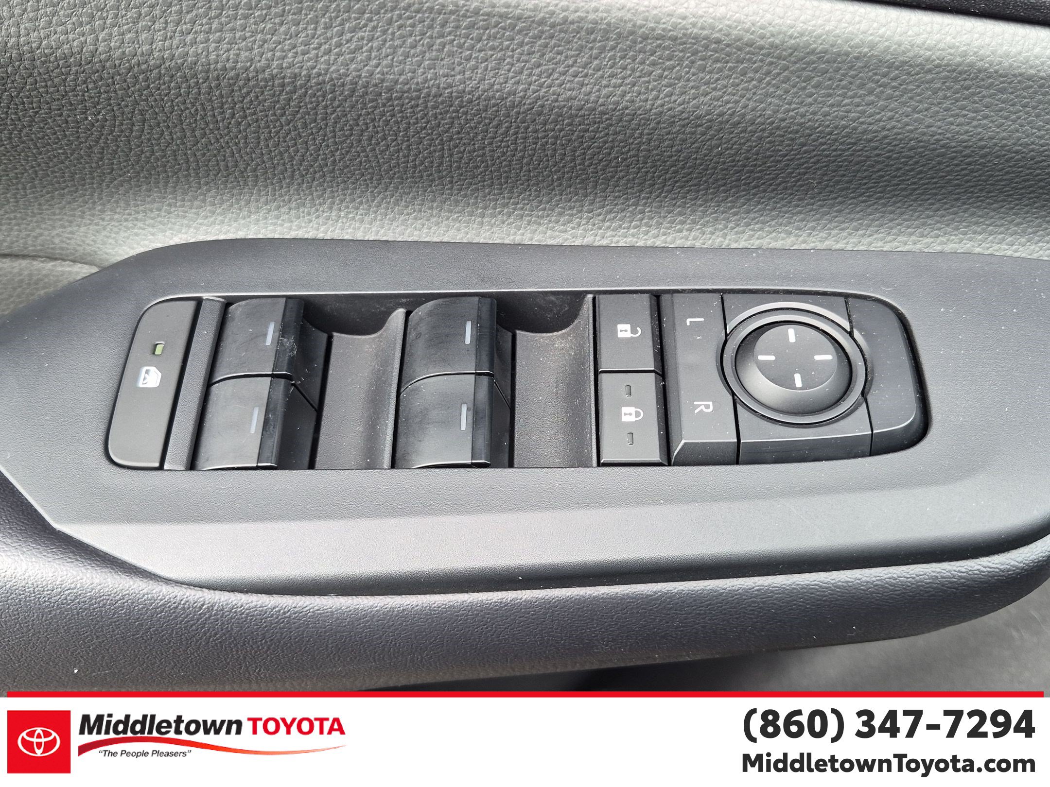 Used 2023 Toyota Prius LE FWD image 11