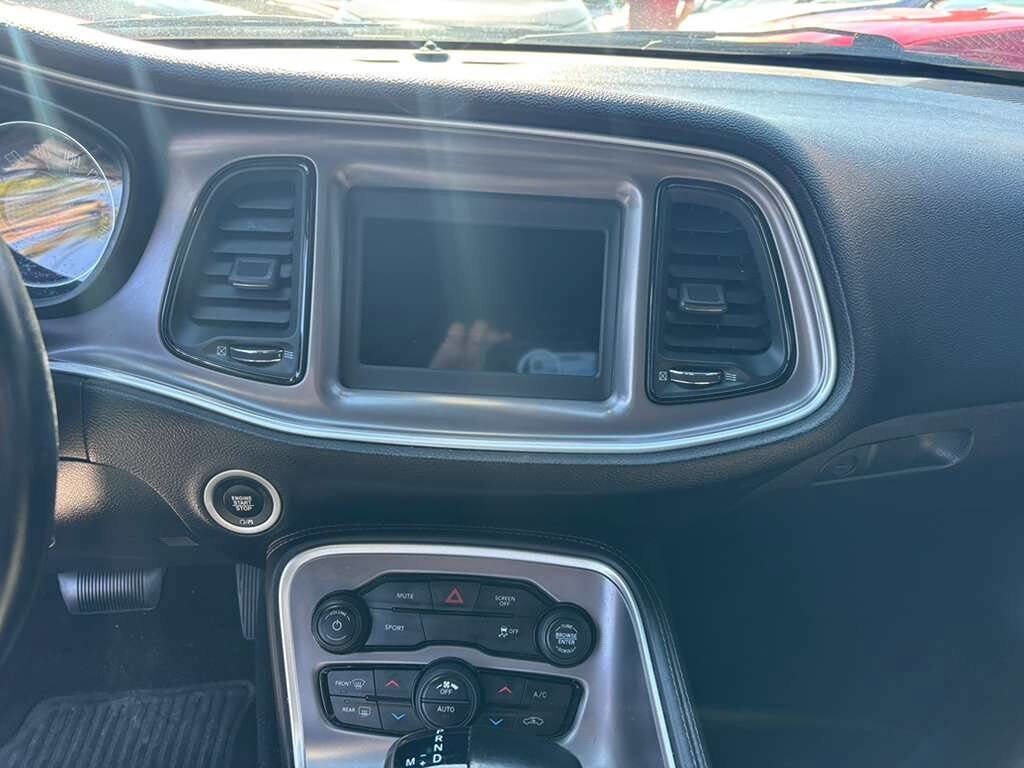Used 2019 Dodge Challenger SXT image 16