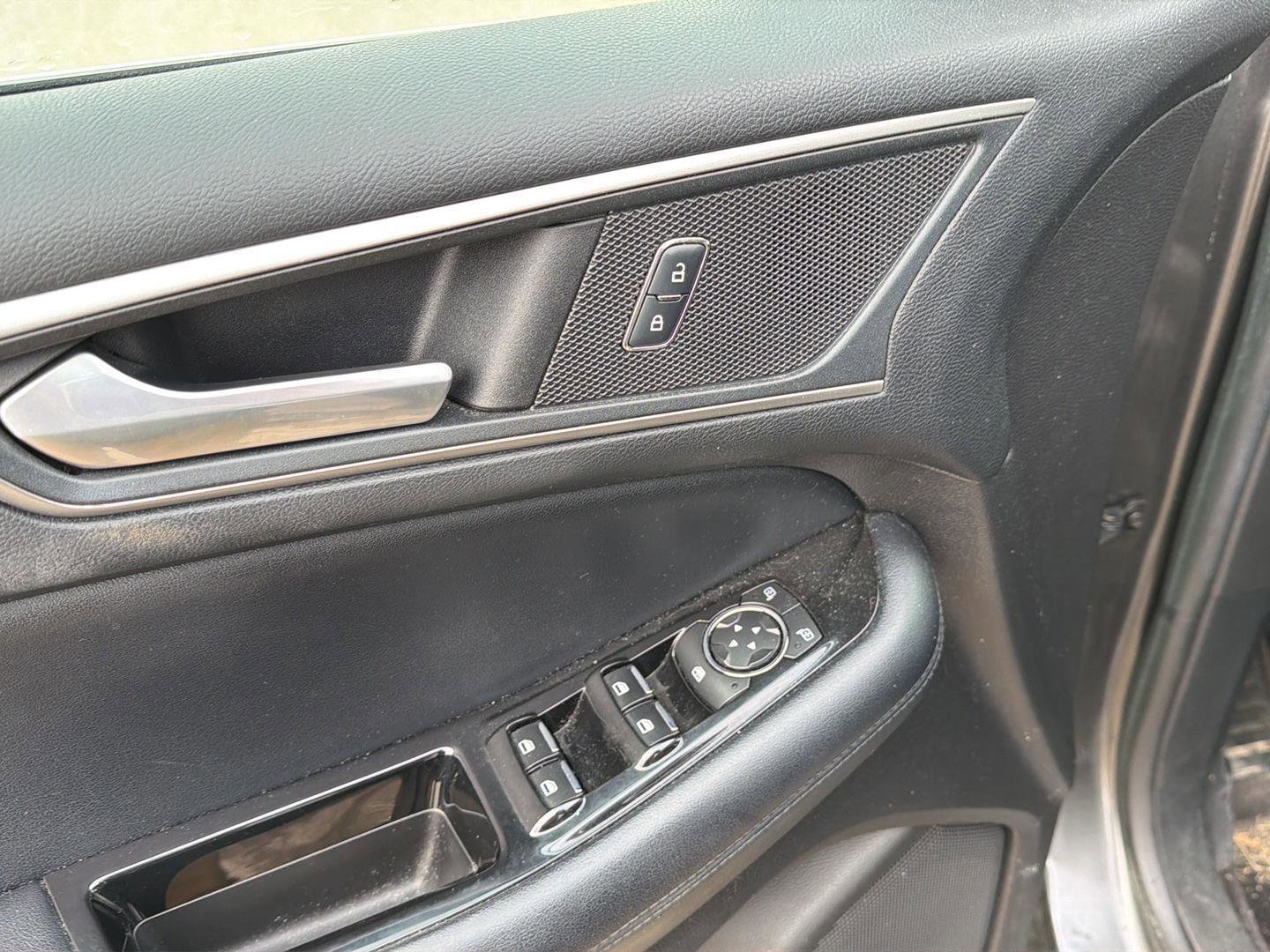 Used 2017 Ford Edge SEL w/ Equipment Group 201A image 11