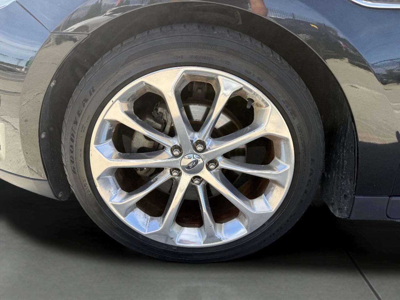 Used 2013 Ford Taurus Limited FWD image 21