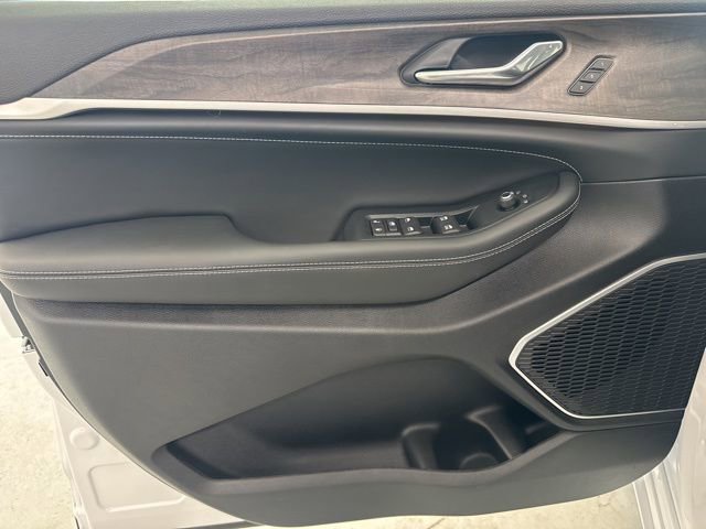 New 2026 Jeep Grand Cherokee Limited Reserve image 13