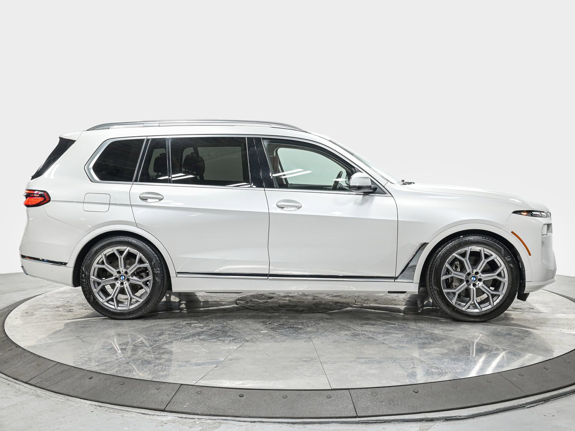 Used 2023 BMW X7 xDrive40i w/ Premium Package AWD/4WD image 8