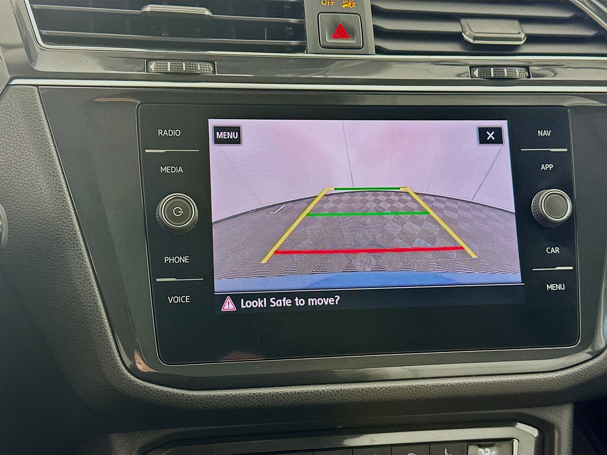 Used 2020 Volkswagen Tiguan SEL FWD image 21