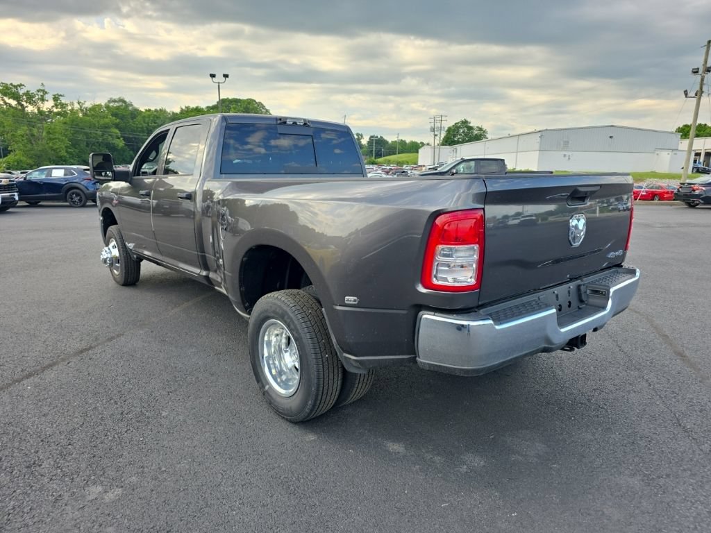 Used 2024 RAM 3500 Tradesman w/ Chrome Appearance Group AWD/4WD image 4
