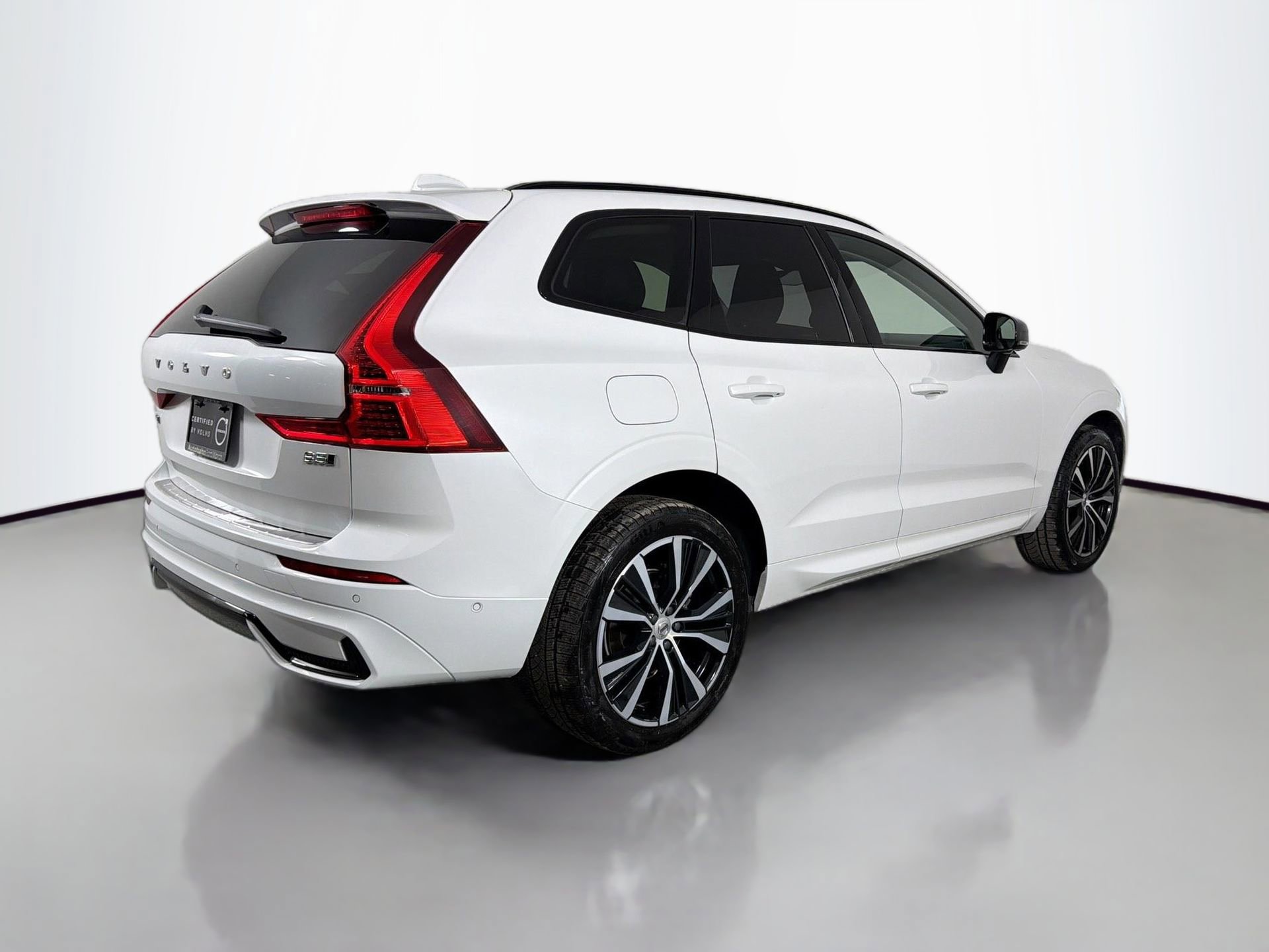 Certified 2023 Volvo XC60 B5 Plus w/ Climate Package AWD/4WD image 6