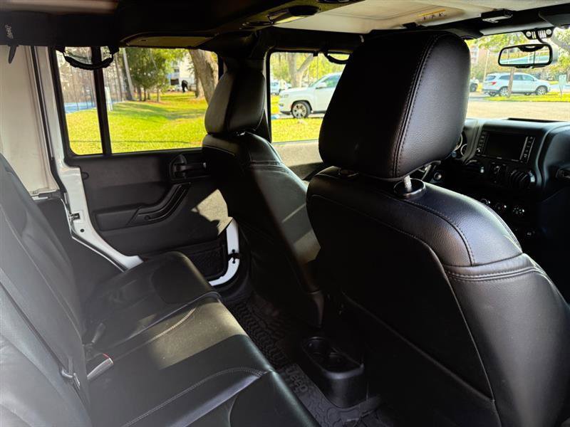Used 2017 Jeep Wrangler Unlimited Sahara AWD/4WD image 16