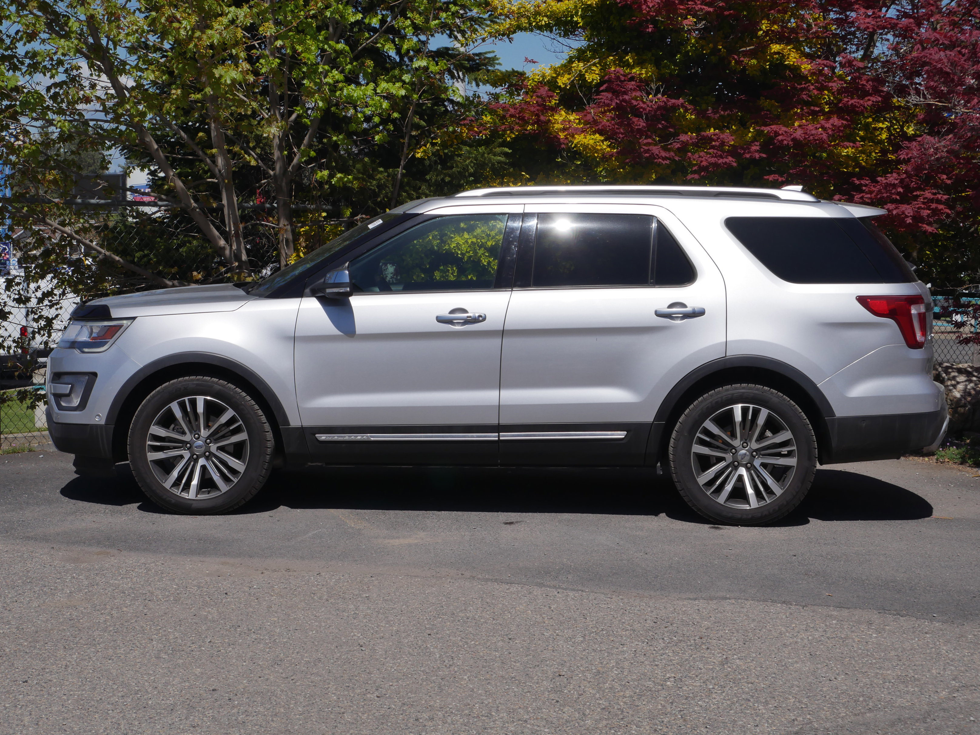 Used 2017 Ford Explorer Platinum AWD/4WD image 17