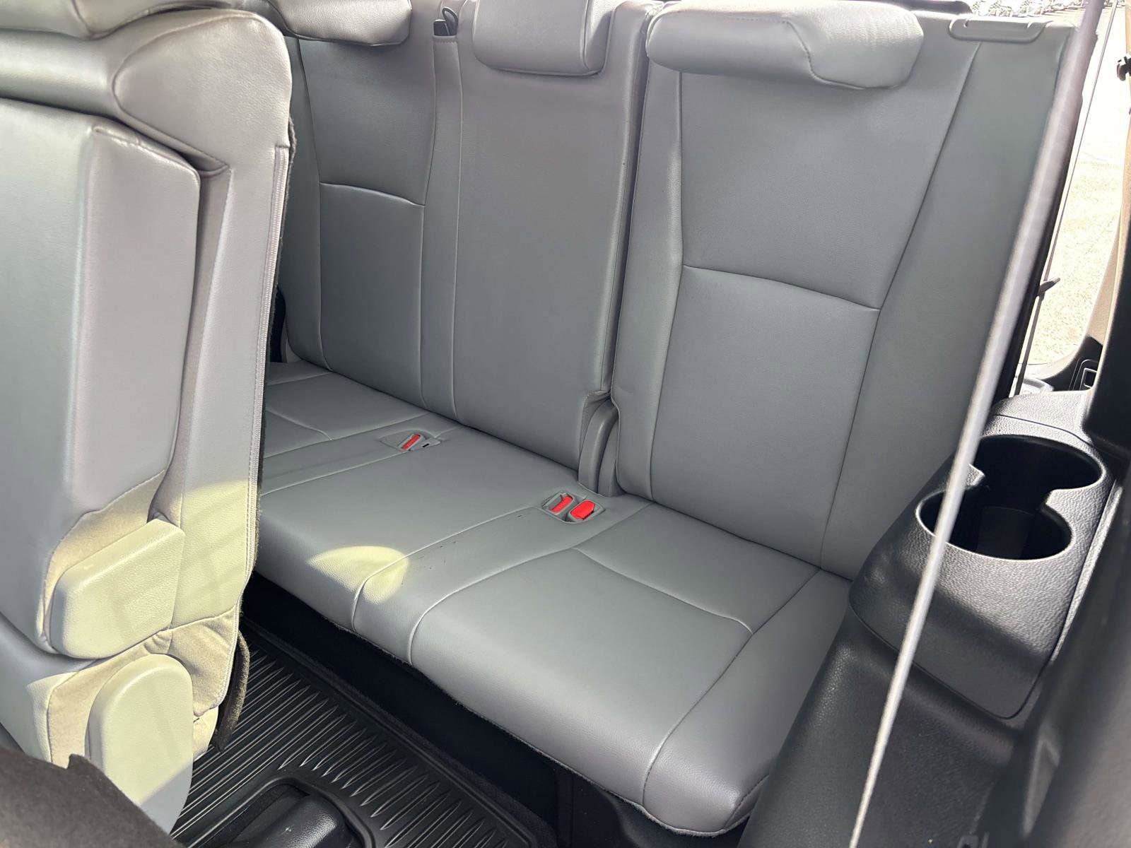 Used 2022 Toyota Highlander XLE AWD/4WD image 15
