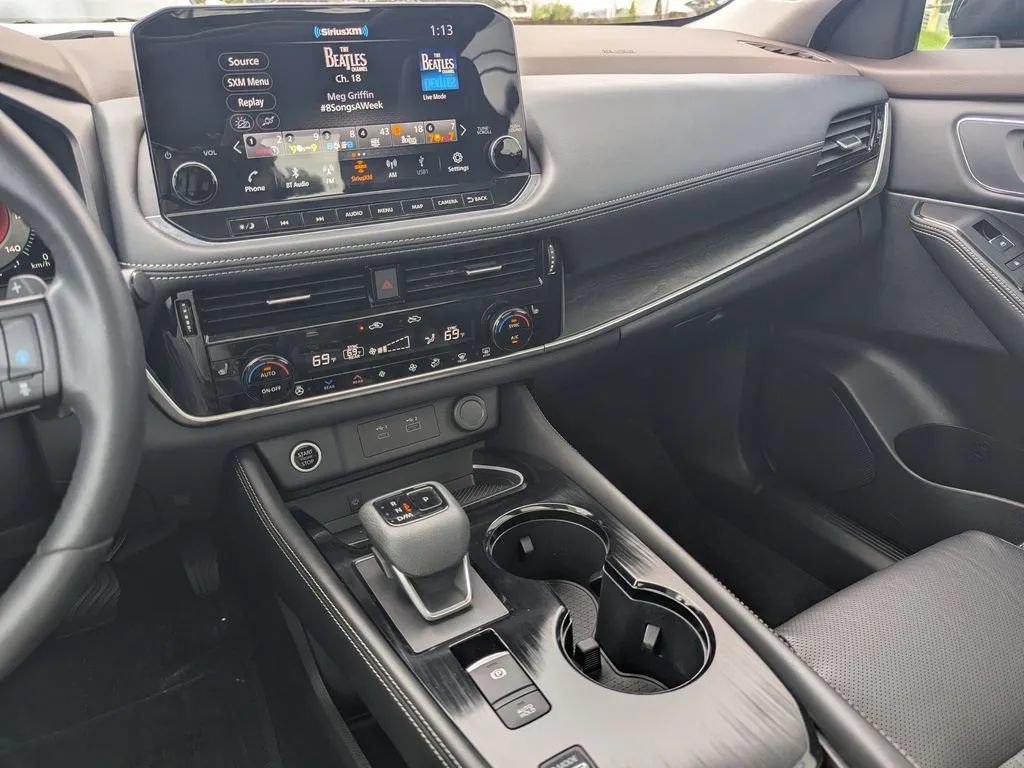 Used 2021 Nissan Rogue Platinum FWD image 24