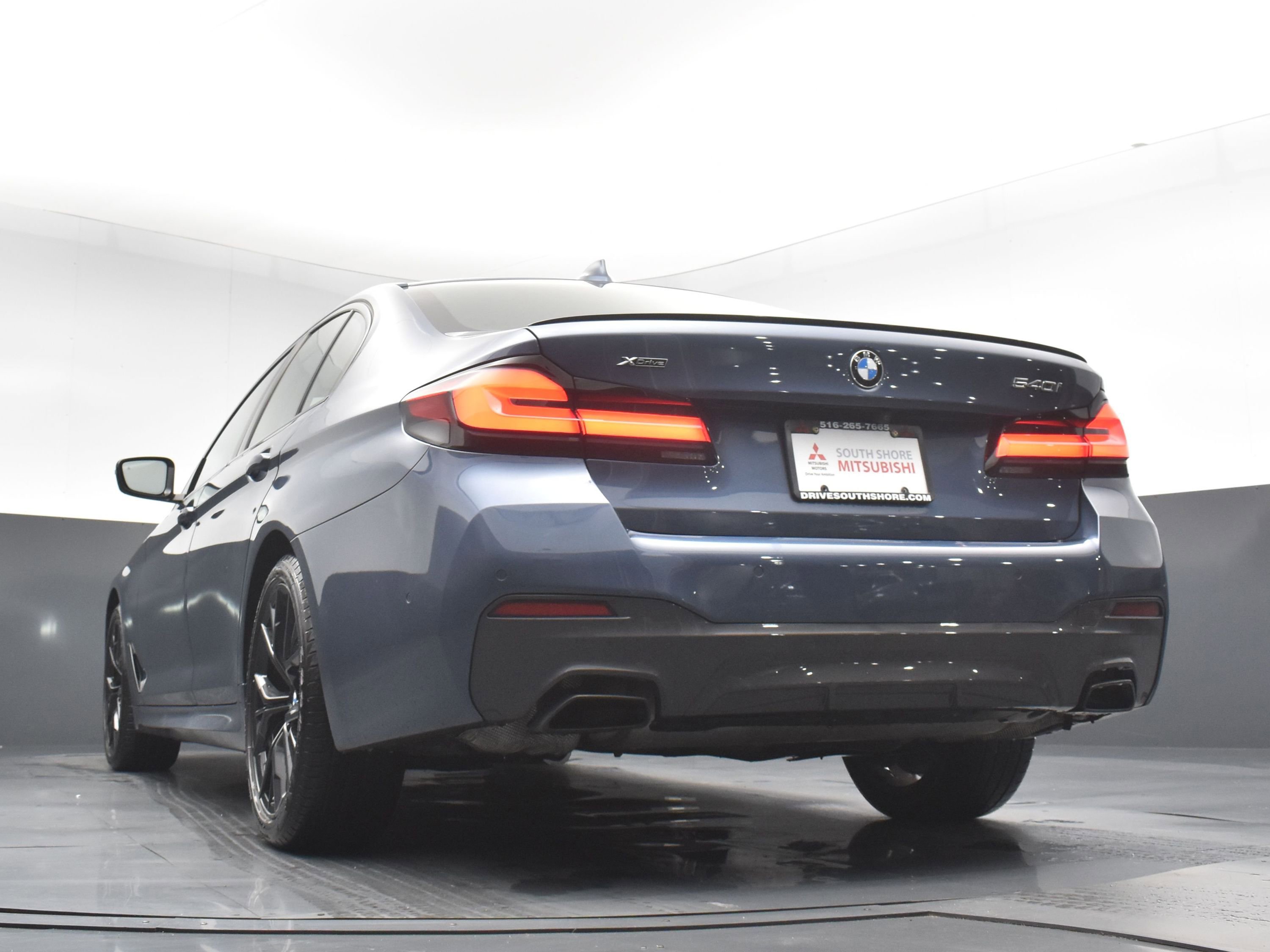 Used 2023 BMW 540i xDrive w/ M Sport Package image 25