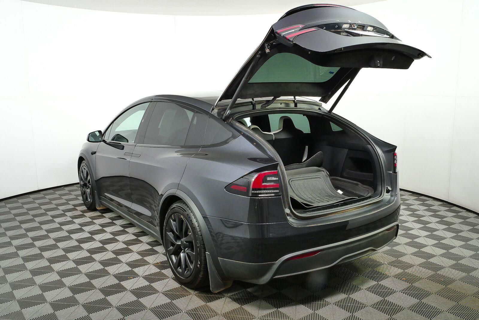 Used 2025 Tesla Model X AWD/4WD image 27