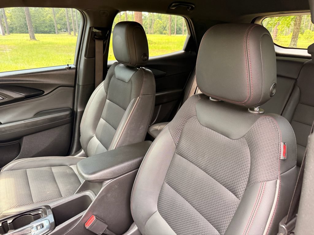 Used 2021 Chevrolet TrailBlazer RS w/ Technology Package FWD image 12