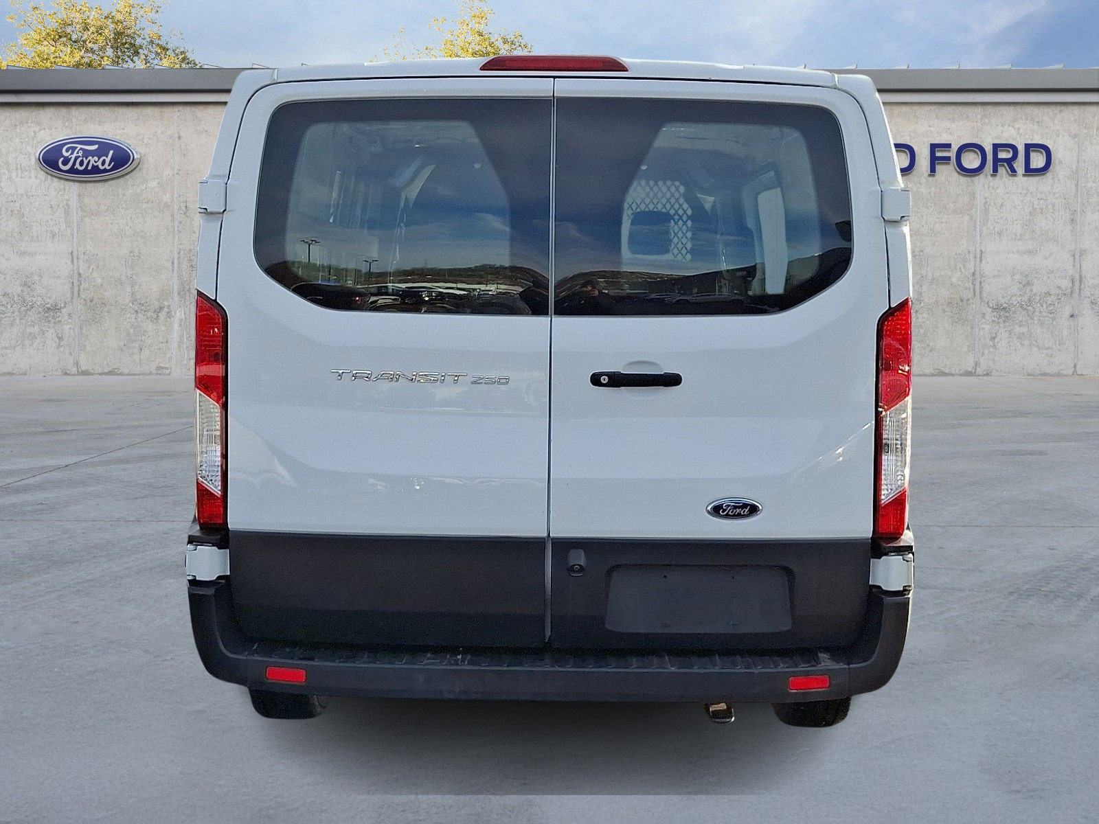 Certified 2019 Ford Transit 250 130 Low Roof w/ Exterior Upgrade Package image 5