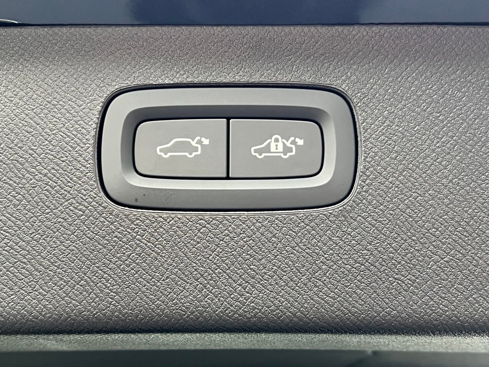 New 2026 Volvo XC90 B6 Plus w/ Protection Package Premier image 35