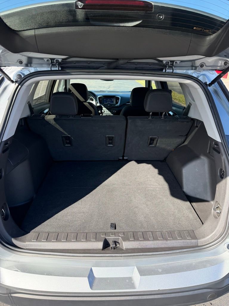 Used 2024 GMC Terrain SLE image 10