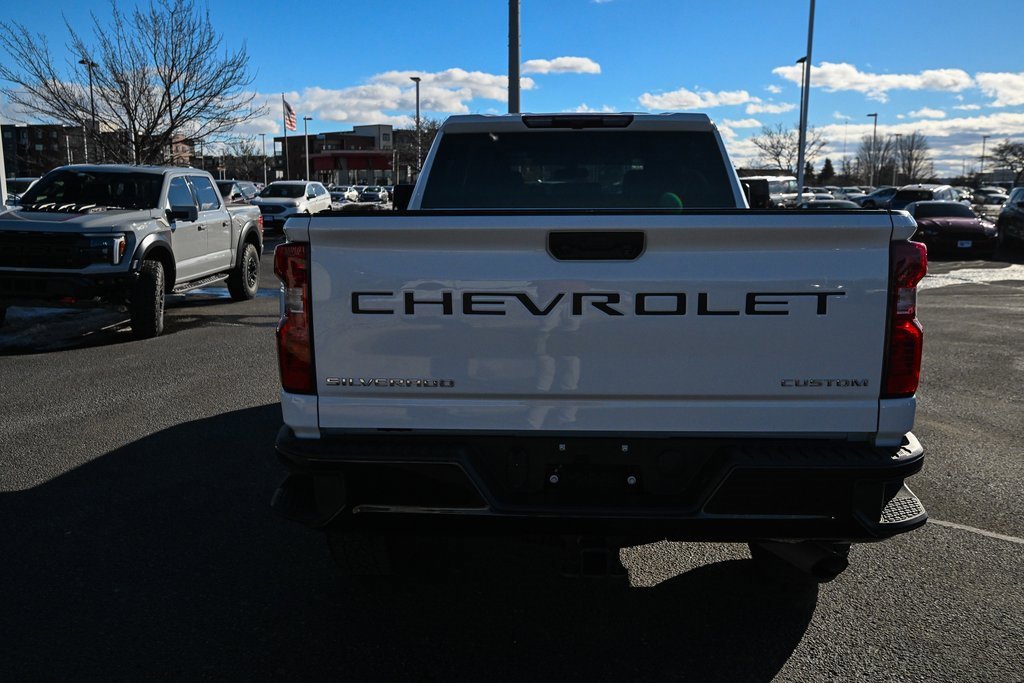 Used 2022 Chevrolet Silverado 2500 Custom w/ Custom Value Package image 6