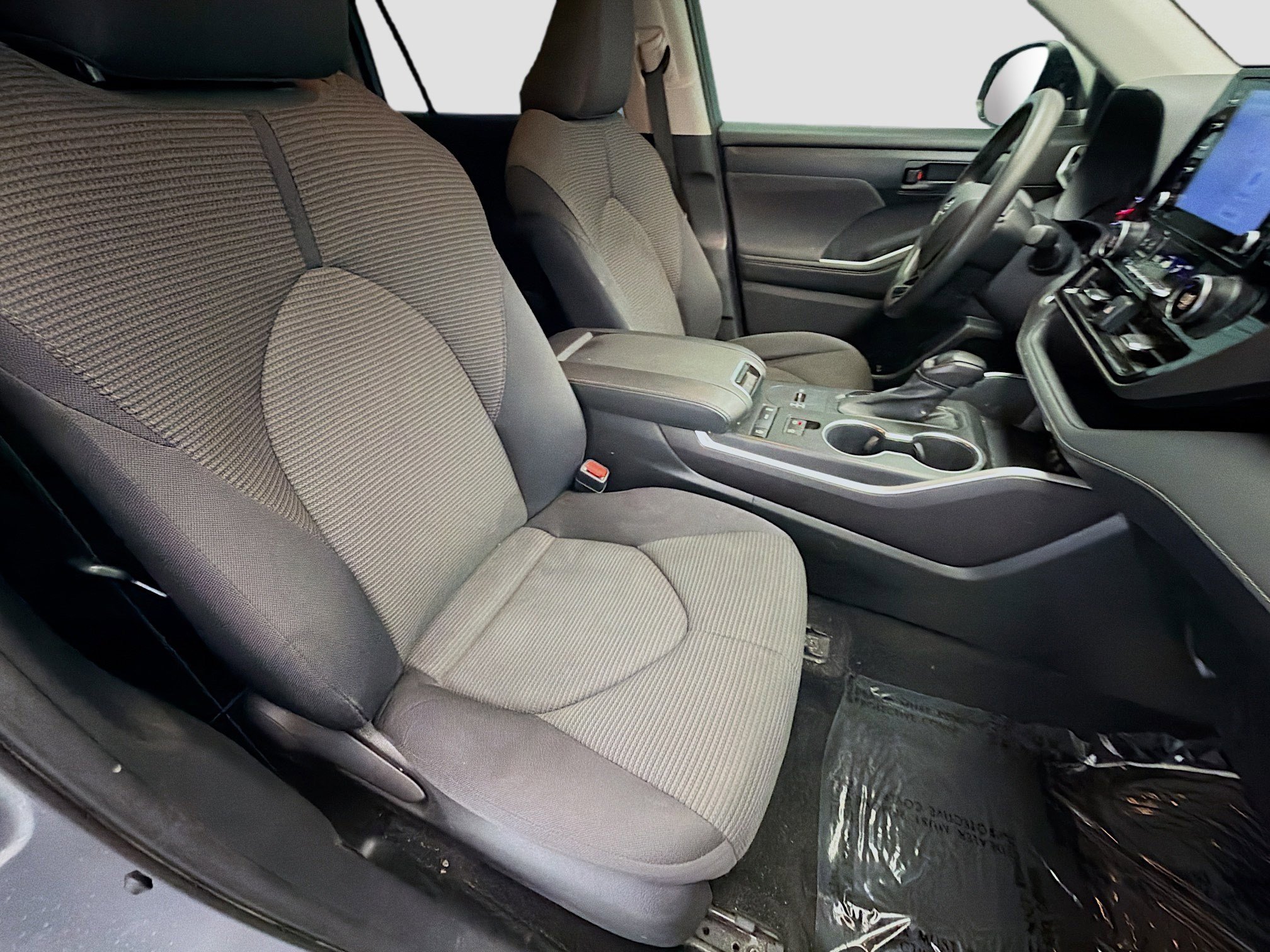 Used 2021 Toyota Highlander L FWD image 14