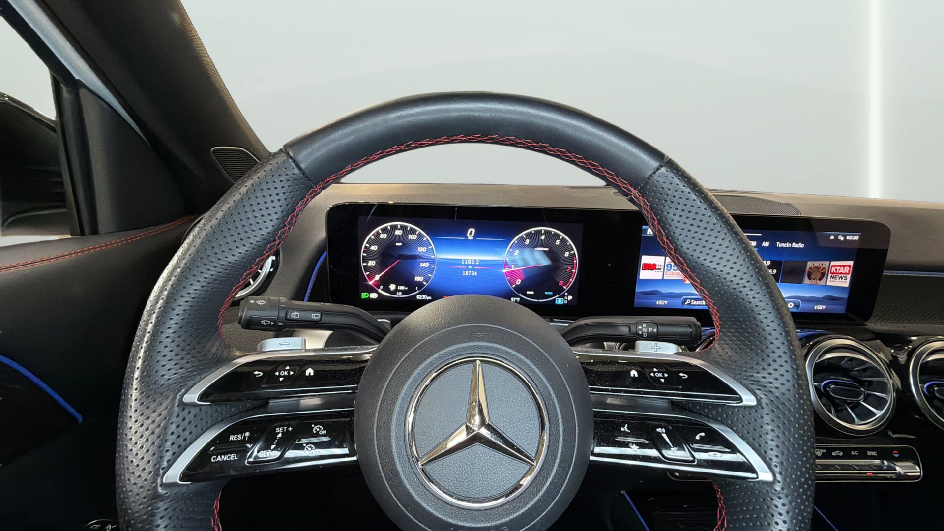 Used 2025 Mercedes-Benz GLB 250 image 30
