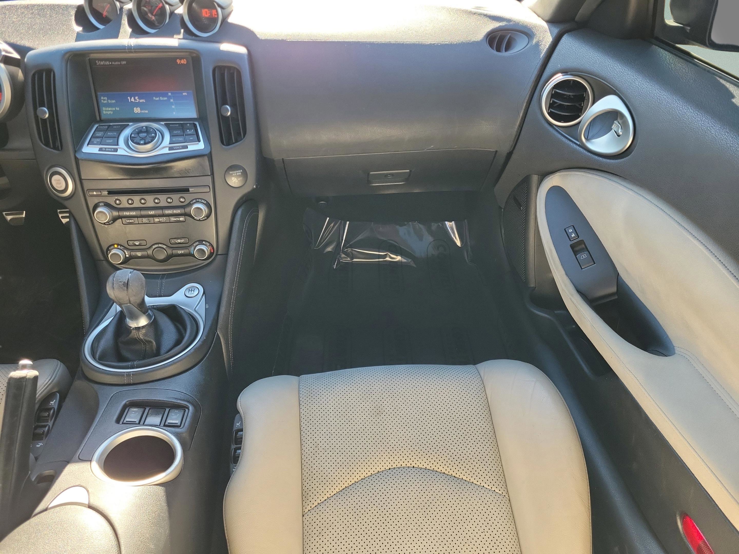 Used 2011 Nissan 370Z Touring w/ Sport Pkg image 12