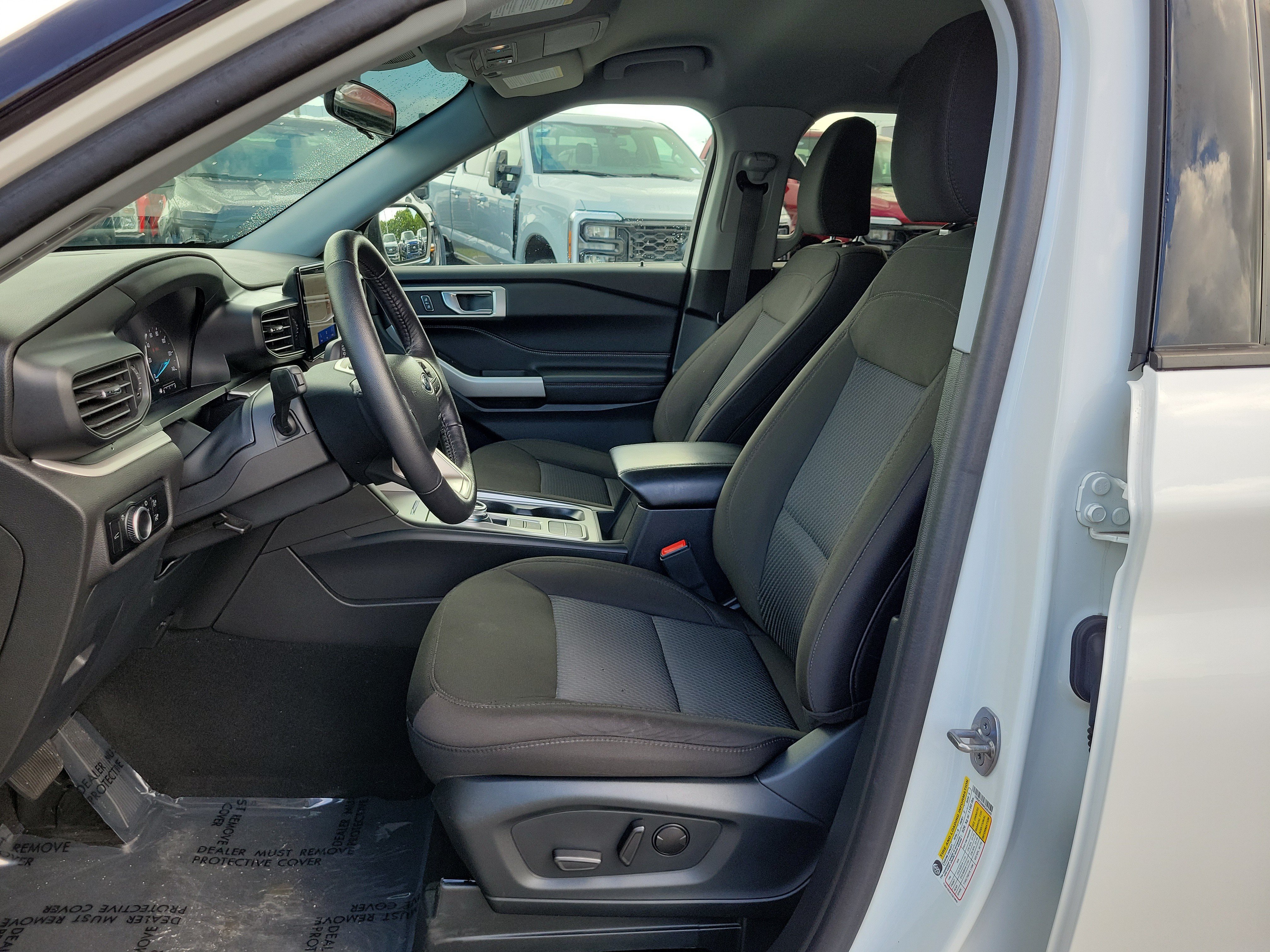 Used 2024 Ford Explorer XLT RWD image 10