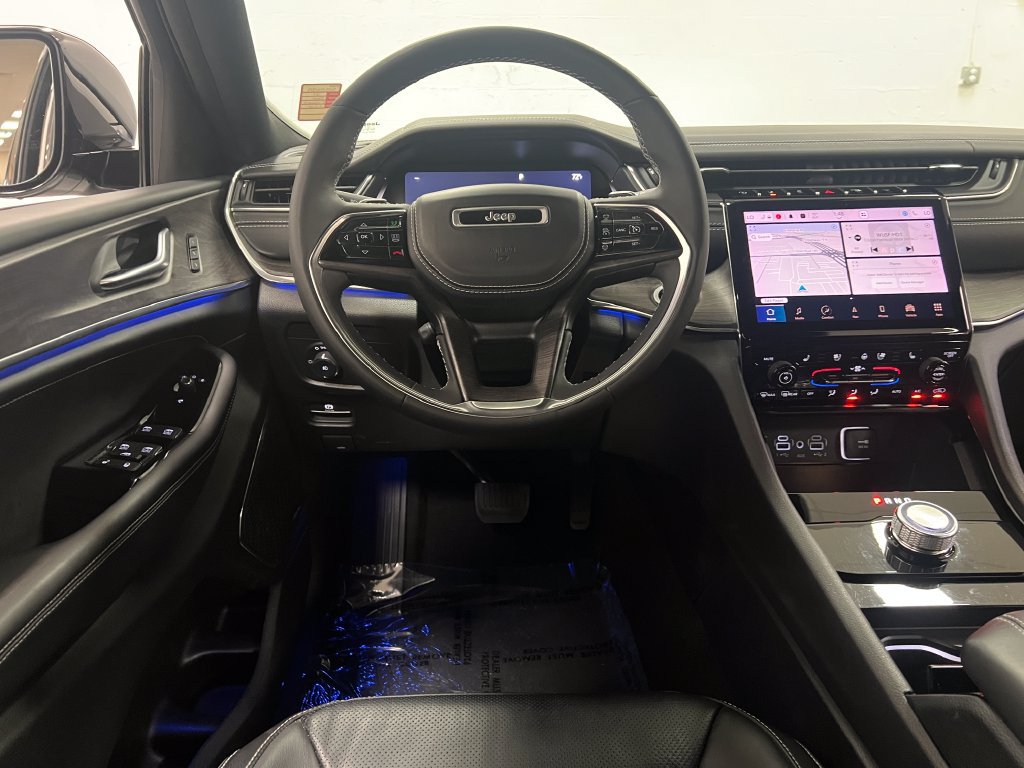 Used 2023 Jeep Grand Cherokee L Overland RWD image 13