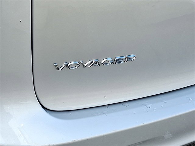 Used 2023 Chrysler Voyager LX image 33