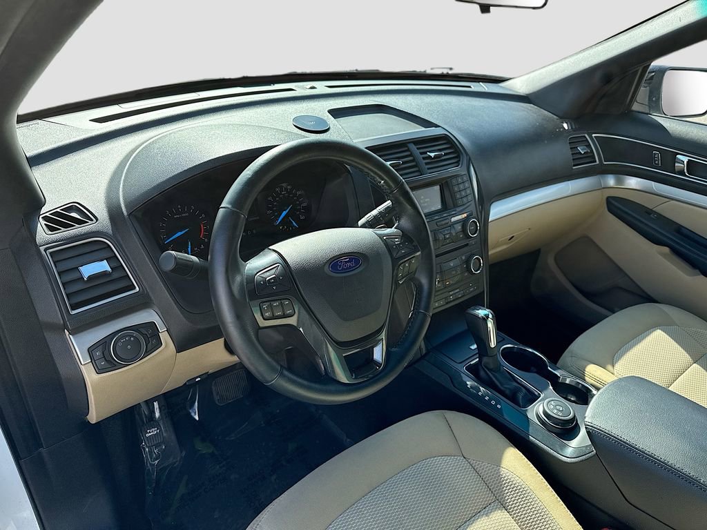 Used 2016 Ford Explorer XLT image 9