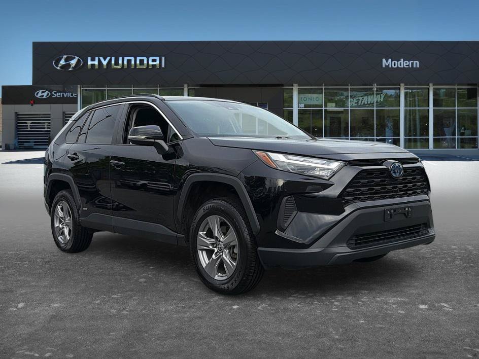 Used 2023 Toyota RAV4 LE AWD/4WD image 3