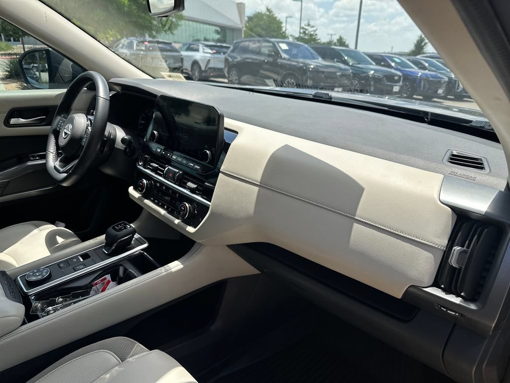 Used 2023 Nissan Pathfinder SL AWD/4WD image 39