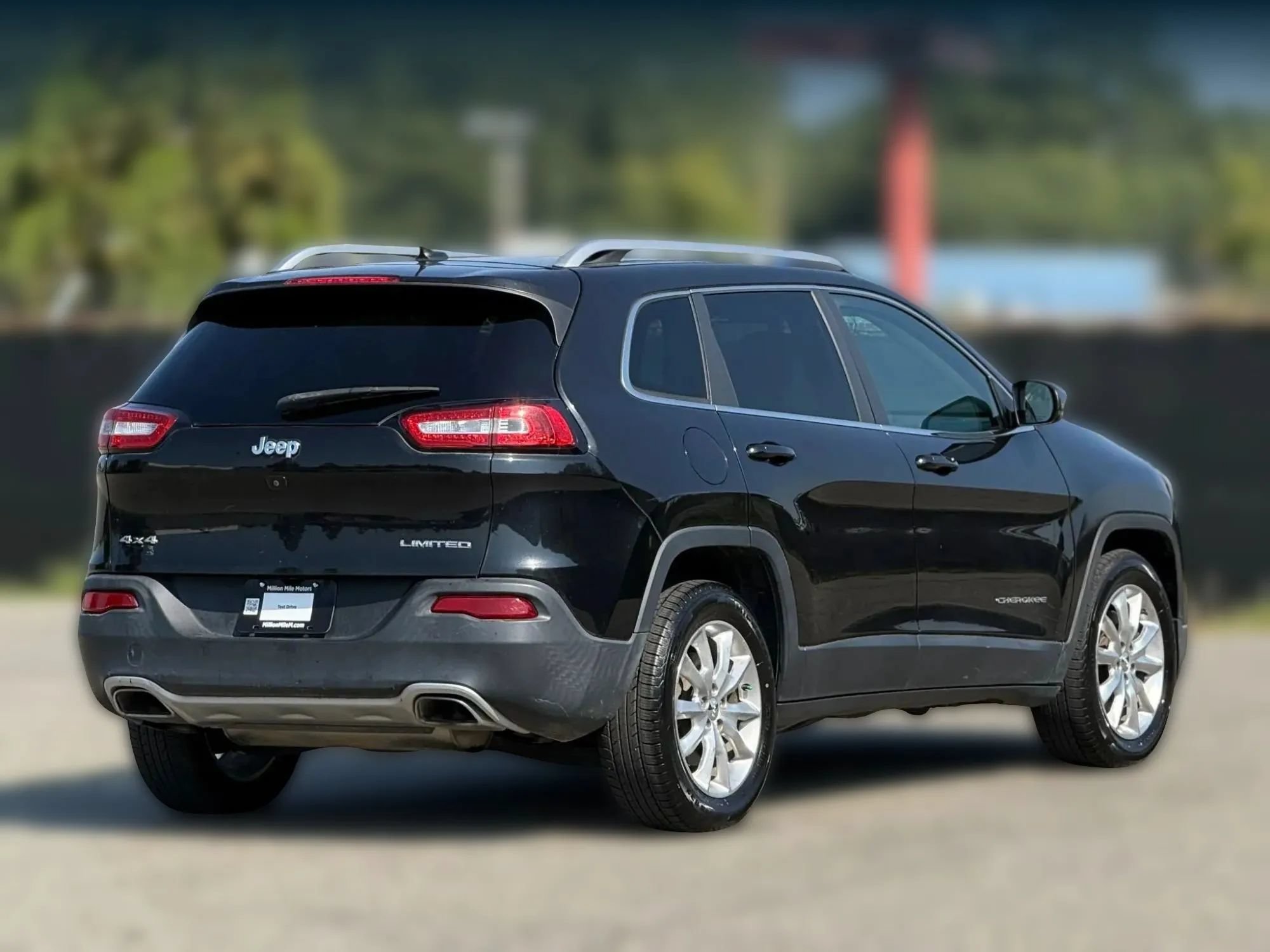 Used 2015 Jeep Cherokee Limited AWD/4WD image 9