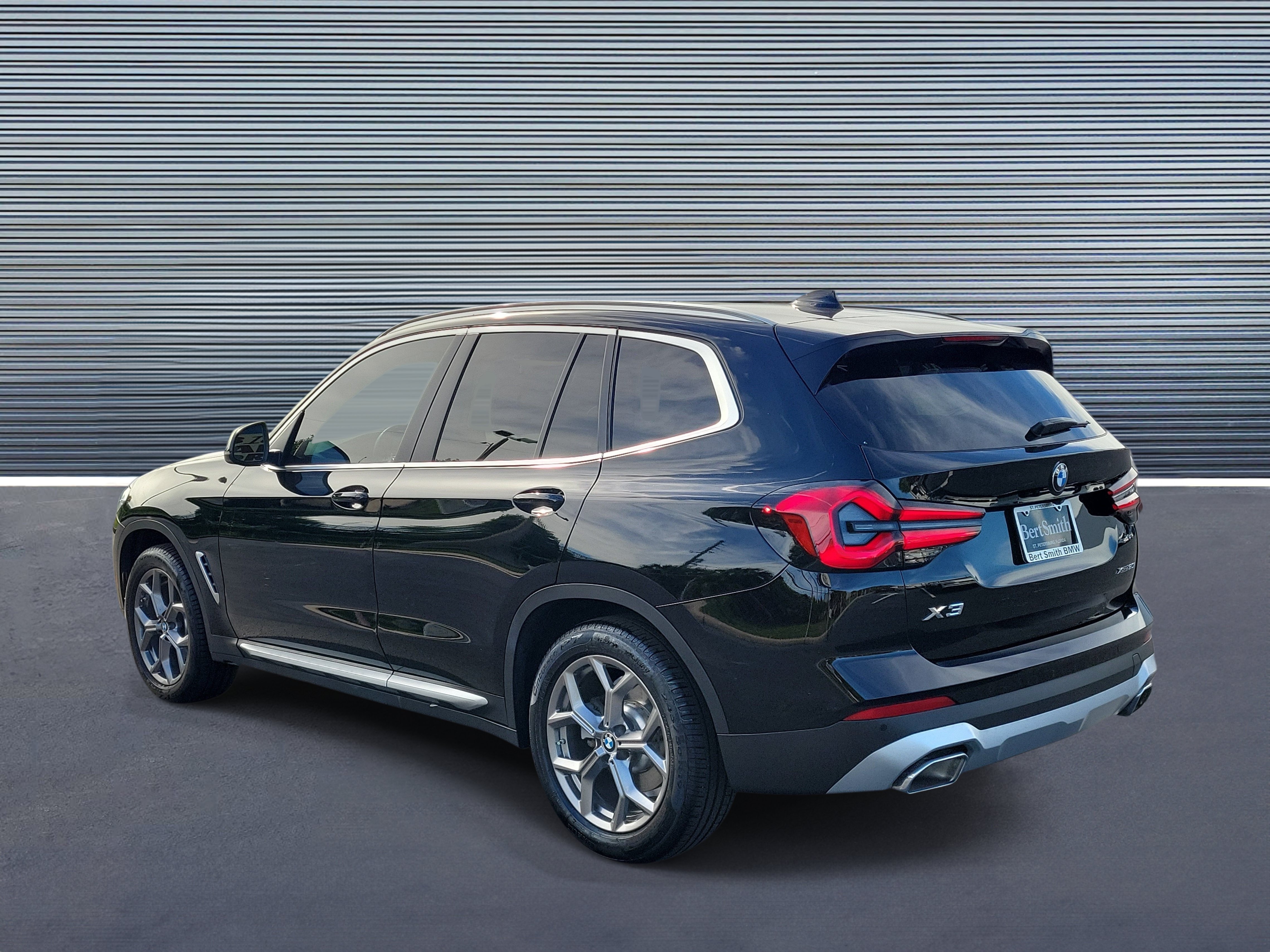 Used 2024 BMW X3 xDrive30i w/ Premium Package w/ZPA AWD/4WD image 4
