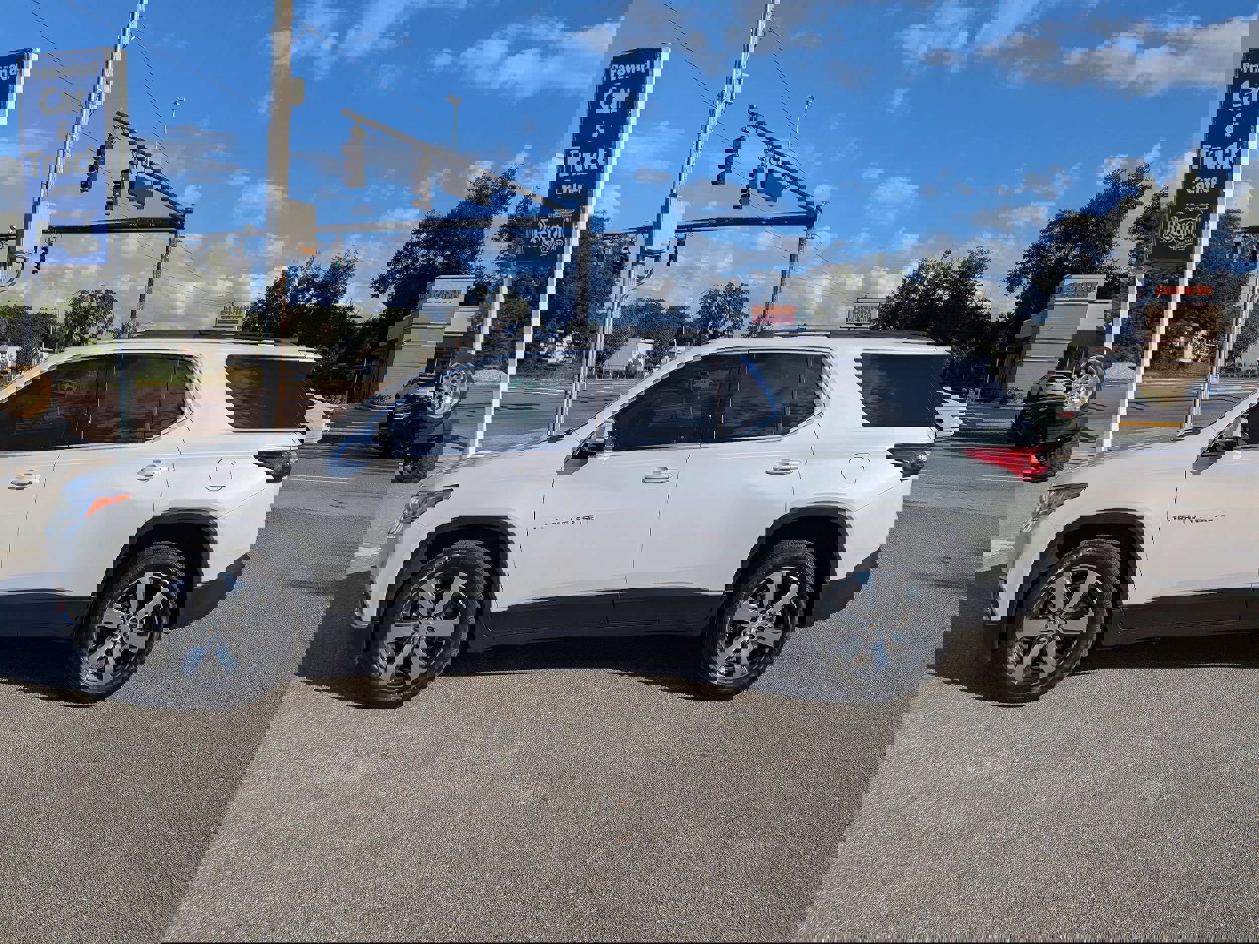 Used 2020 Chevrolet Traverse LT w/ LT Premium Package image 5