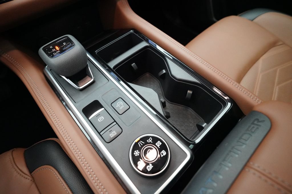 Used 2025 Nissan Pathfinder Platinum AWD/4WD image 18