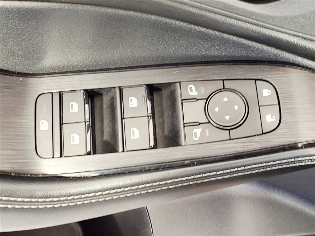 Used 2024 Nissan Rogue SV image 13