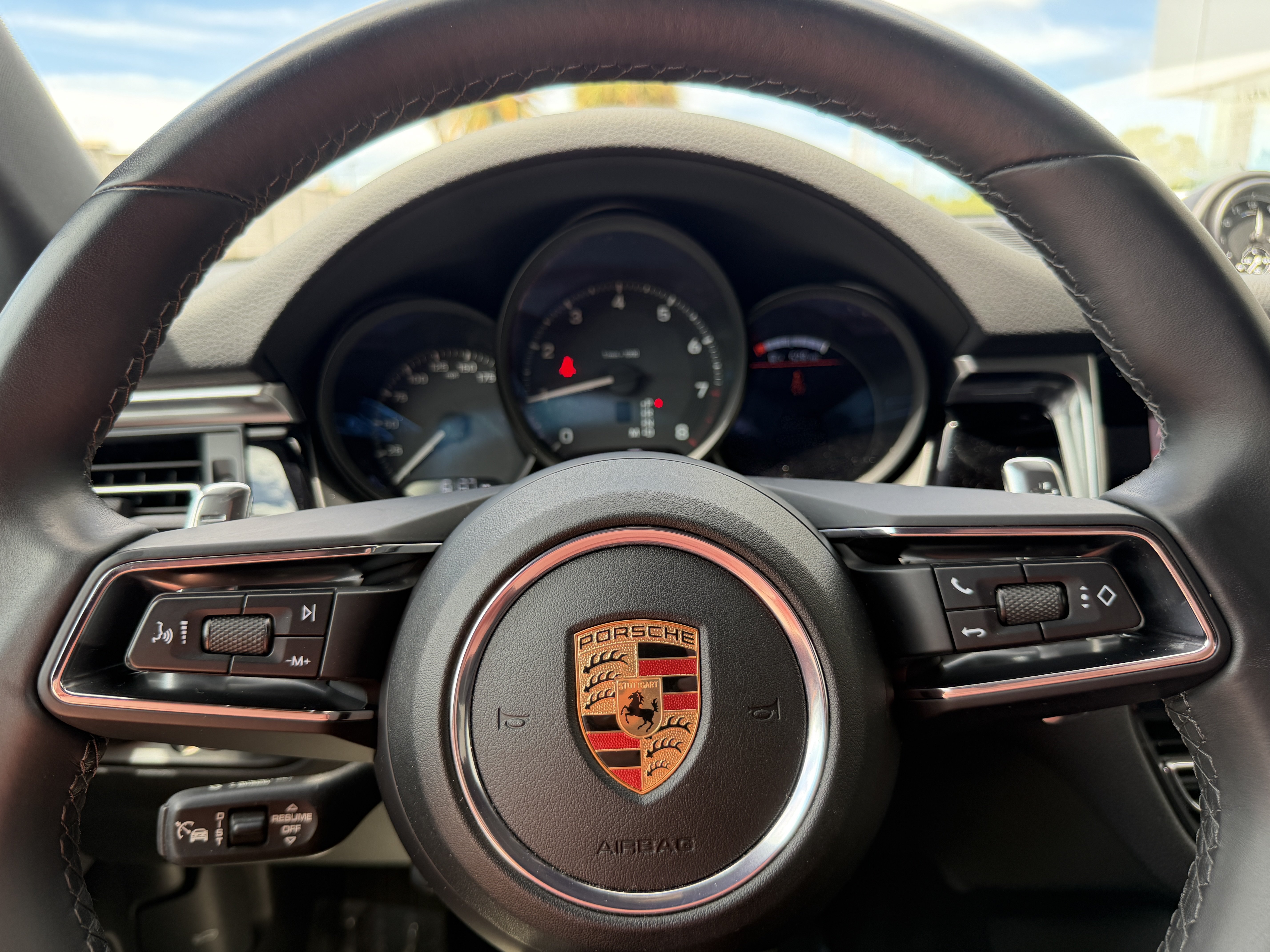 Certified 2023 Porsche Macan AWD/4WD image 30