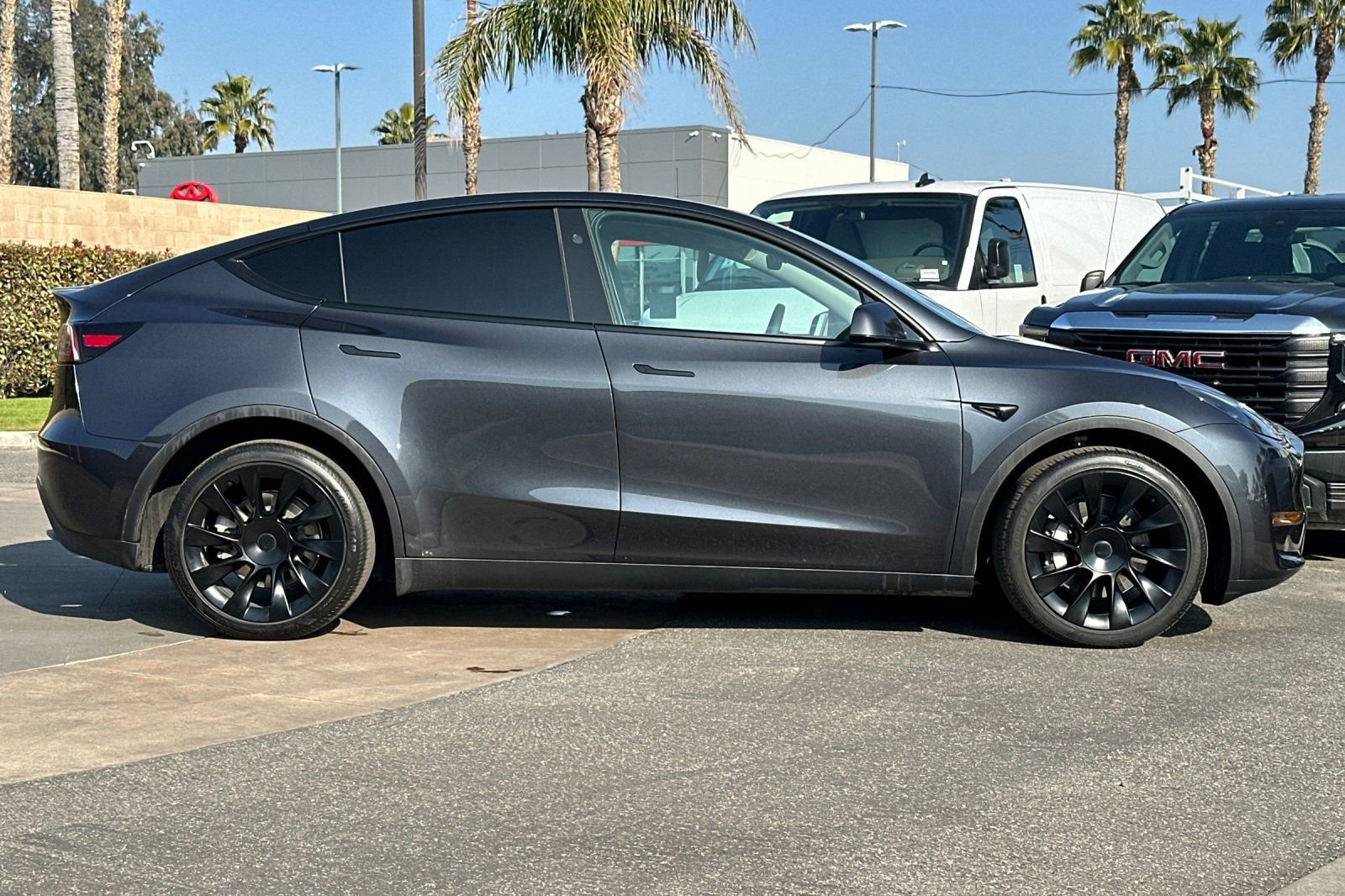 Used 2025 Tesla Model Y Long Range image 3