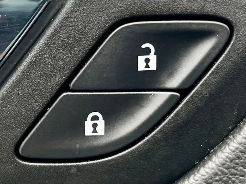 Used 2022 GMC Acadia SLE image 27